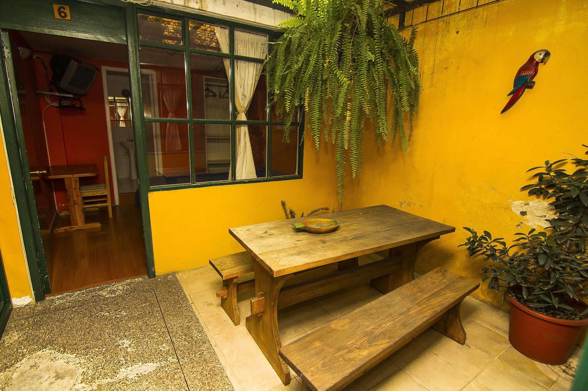 Hostal Alcala Кіто Екстер'єр фото